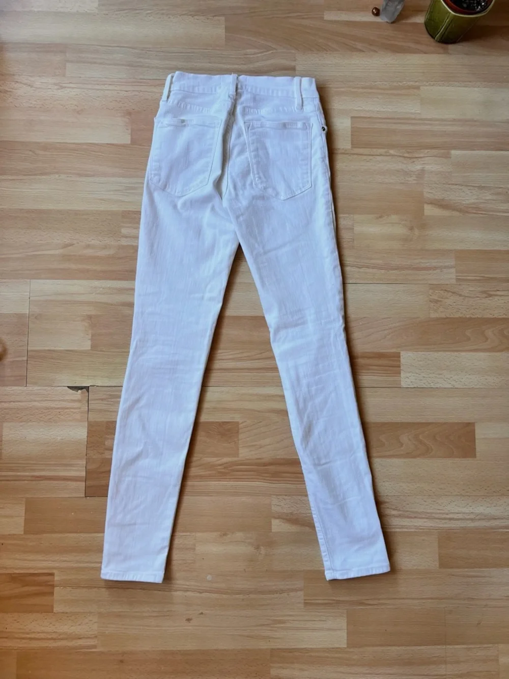 Frame Denim White High-Rise Skinny Jeans - Picture 3 of 5